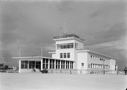 Aeroporto_de_Lisboa,_1942.jpg