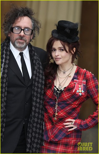 helena-bonham-carter-tim-burton-investiture-08.jpg