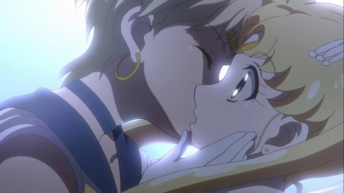 beijo lesbico sailor moon crystal.jpeg