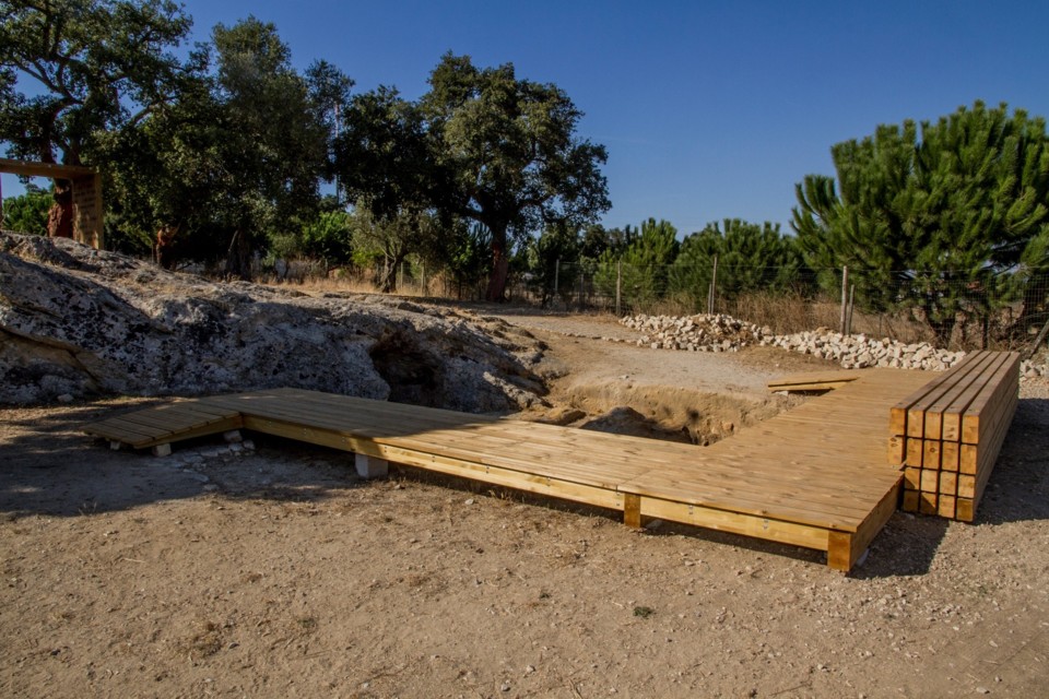 Sepulcros Quinta do Anjo.jpg