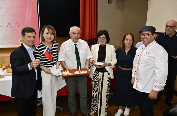 A oferecer charutos dos AVV em Lisboa!!!.jpg