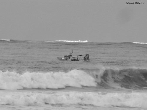 Entre as ondas...manel ribeiro.jpg