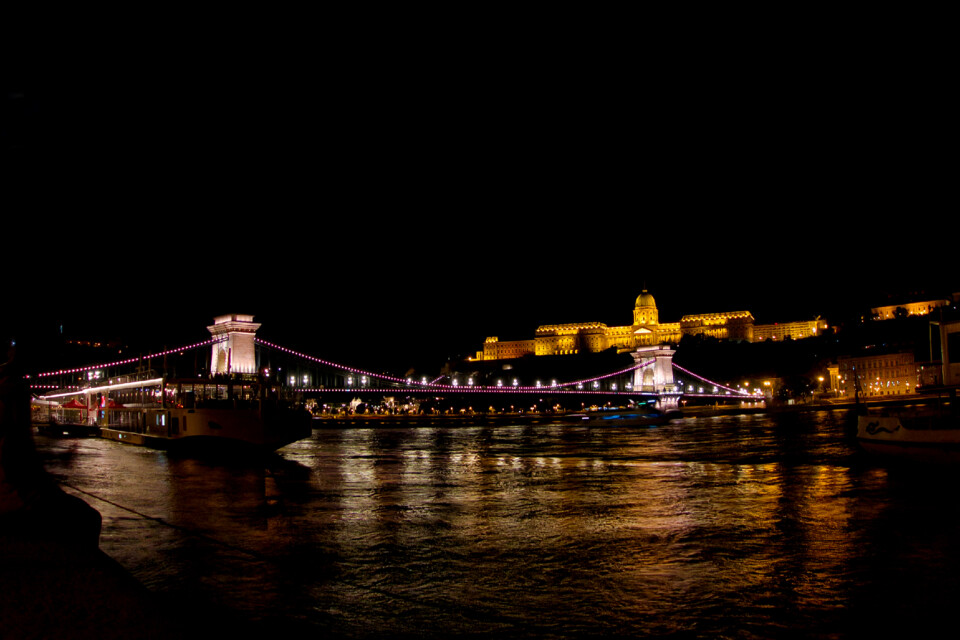 Vista Noturna Danúbio Budapeste.jpg