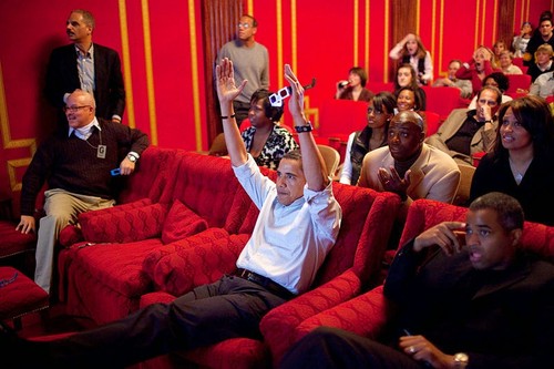 800px-Barack_Obama_watching_the_2009_Superbowl_in_