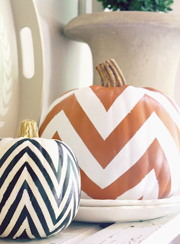 DIY chevron pumpkins halloween-orange and black.jp DIY chevron pumpkins halloween-orange and black.jp
