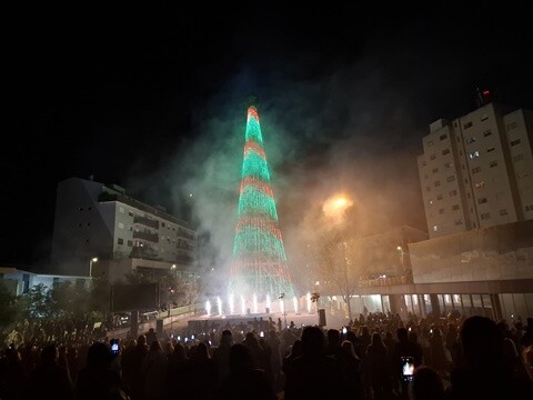 28b_Inauguração_Iluminações_de_Natal_OAz (20).