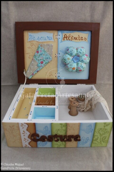 Caixa de costura Eu amo Costurar3.JPG