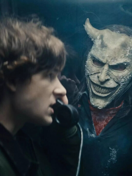 323291850-o-telefone-preto-2-terror-com-ethan-hawk