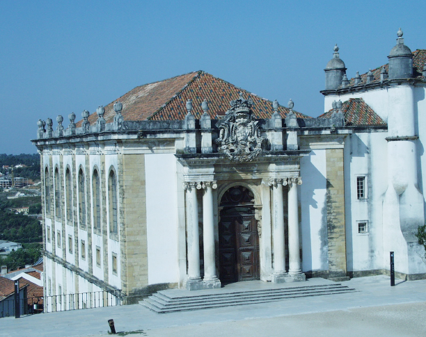 Fachada da Biblioteca Joanina. Op. cit., pg. 64.pn