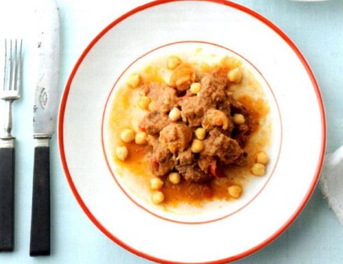 Carne Guisada com Grão e Pera com Crumble de Amê Carne Guisada com Grão e Pera com Crumble de Amê