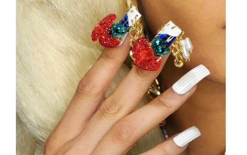 unhas com aplicações.jpg