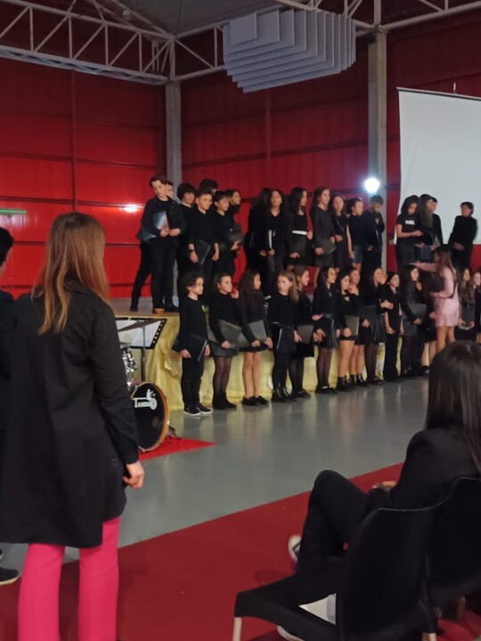 Não me canso disto coro.jpg