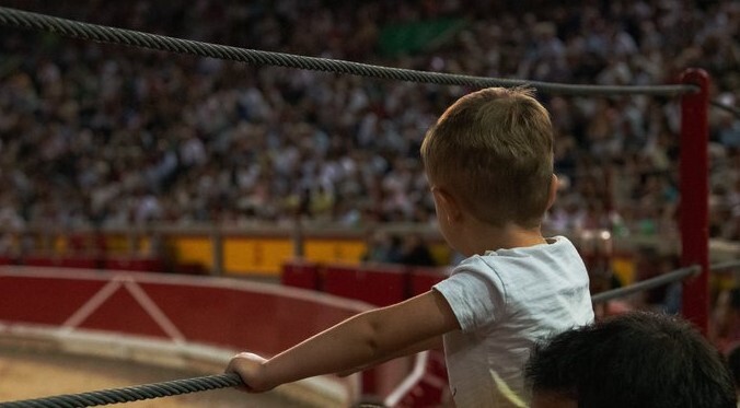 Menino em Pamplona.jpeg