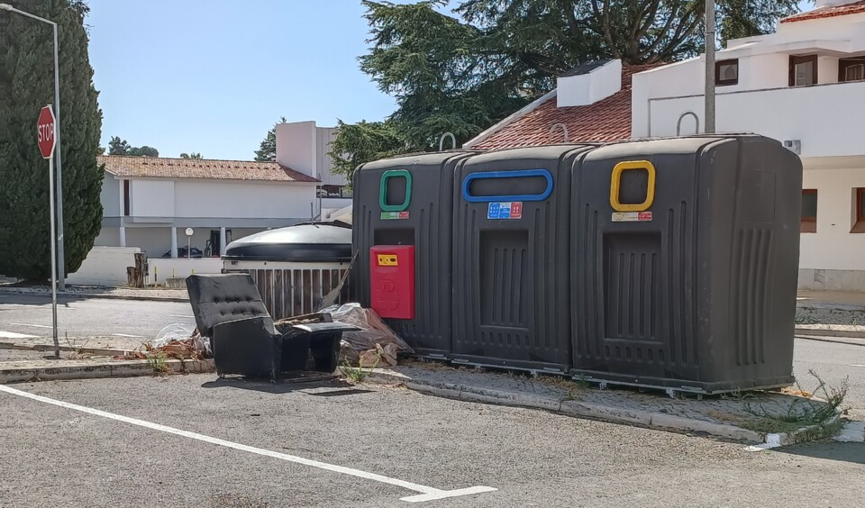 Lixo nas ruas de Beja (9).jpg