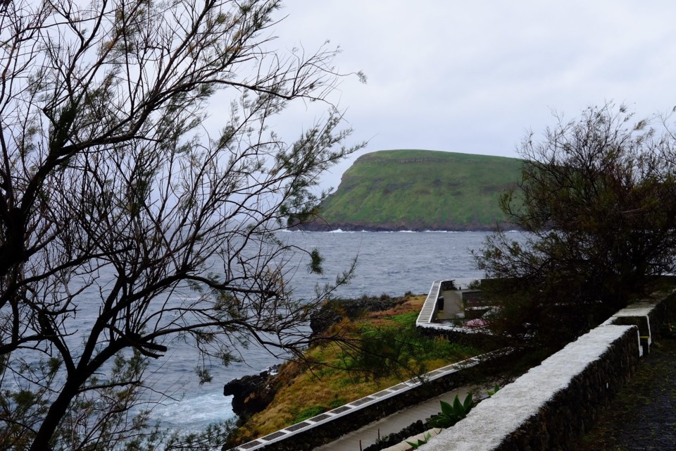 Vista para o Ilhéu das Cabras, Onde ficámos na Ilha Terceira? - Maria das Palavras.Blog