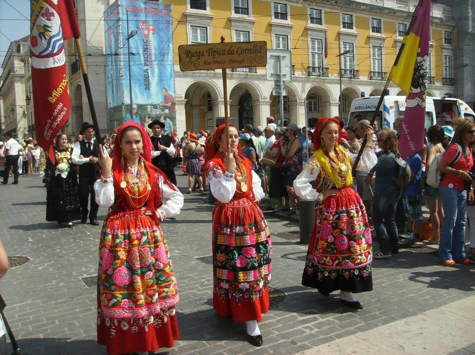 PONTE DE LIMA: RUSGA TÍPICA DA CORRELHÃ DANÇA NA PÓVOA DE LANHOSO NA FESTA  DE SANTO ANTÓNIO - BLOGUE DO MINHO