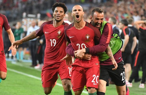 eduardo agarra quaresma.jpeg eduardo agarra quaresma.jpeg