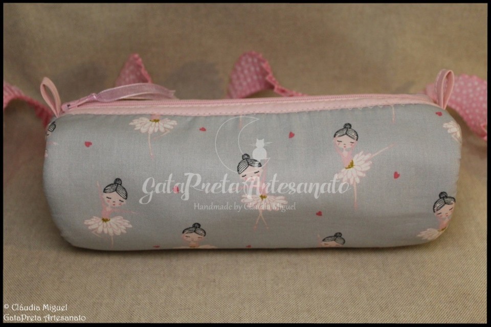 Estojos cilíndricos Bailarinas e Unicórnios5.JPG