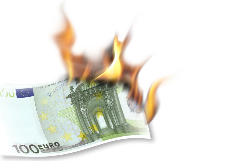 burning-euro-1630475.jpg