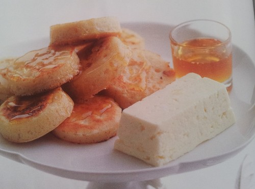 Crumpets com Manteiga de Mel.jpg Crumpets com Manteiga de Mel.jpg