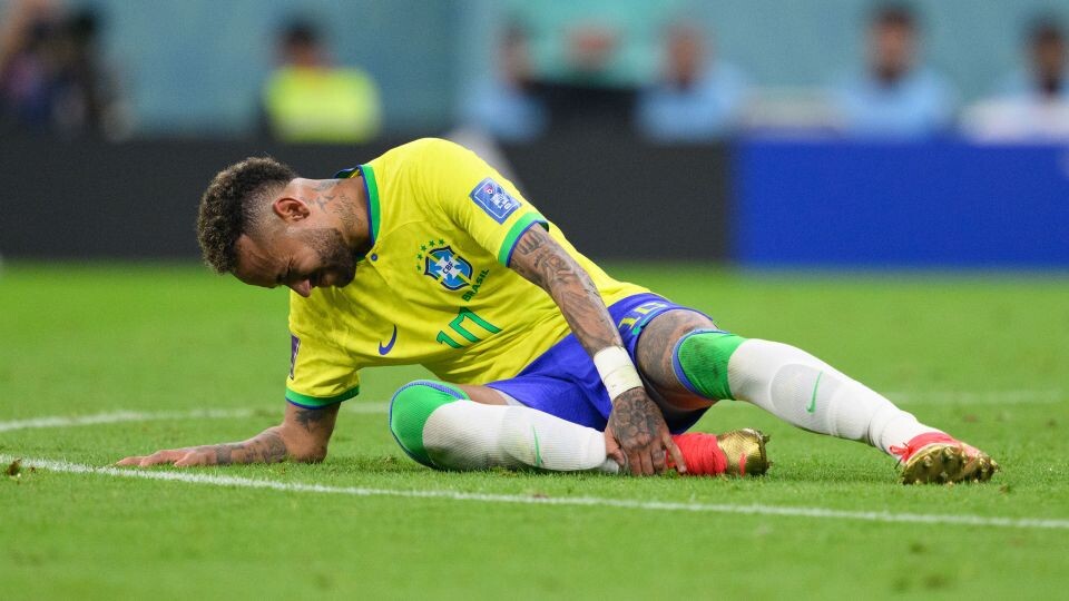 221125075457-01-neymar-injury-world-cup-1124.jpg