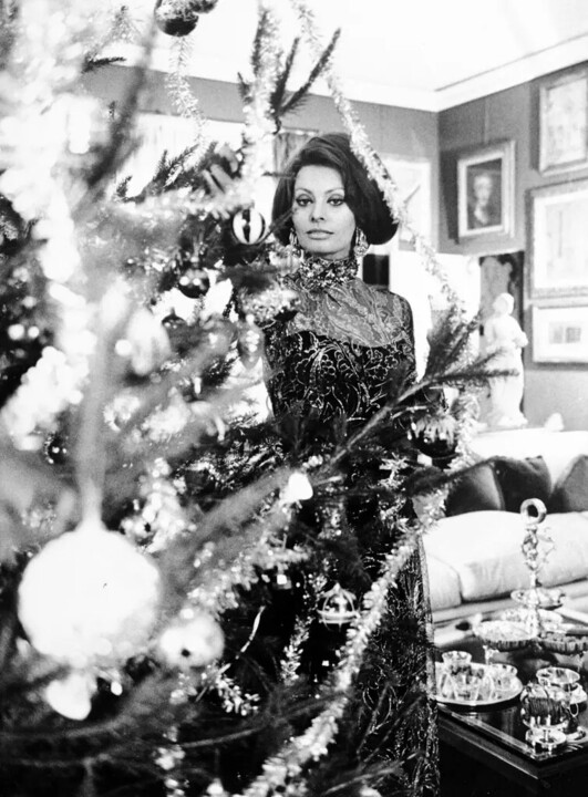 sophia-loren-christmas.webp