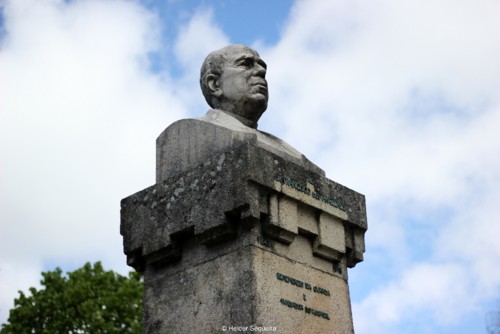 Busto de Lopo de Carvalho - 1º diretor do Sanató