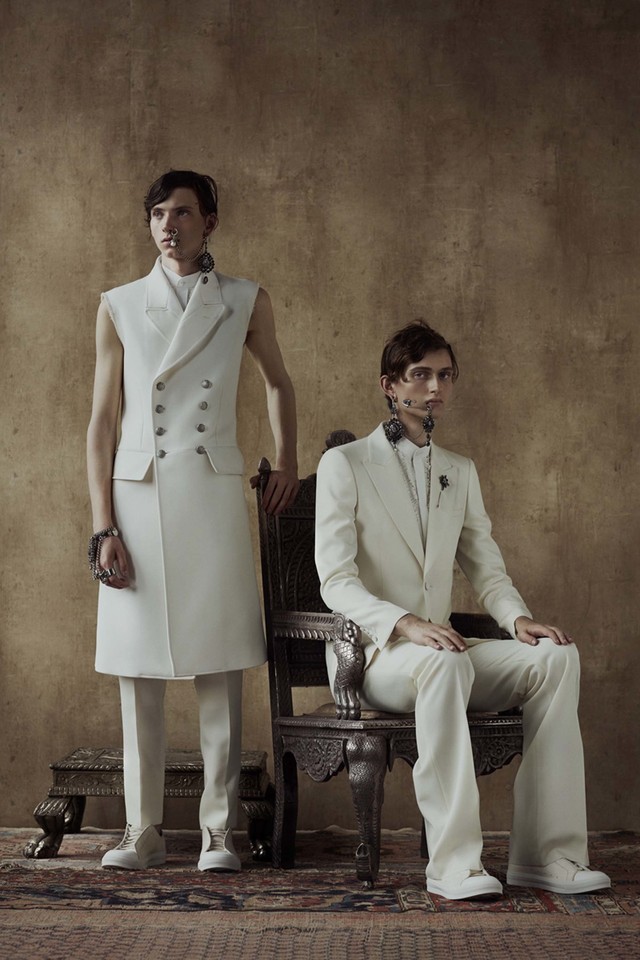 08-alexander-mcqueen-resort-17.jpg 08-alexander-mcqueen-resort-17.jpg