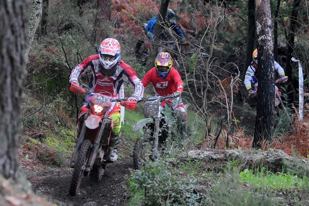 Offtrack2.jpg Offtrack2.jpg