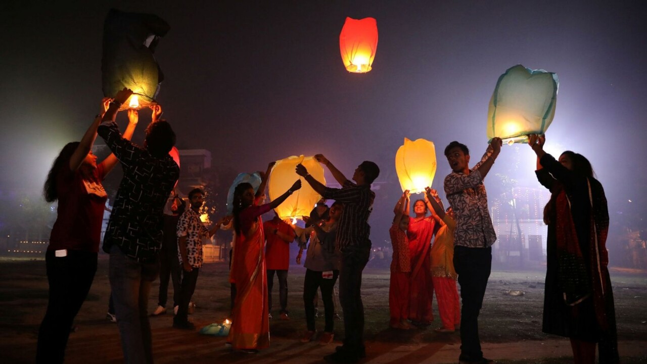 diwali-lanterns-rts2t3o5.jpg
