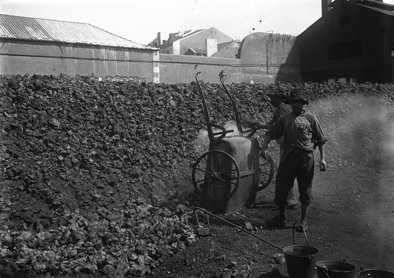 Descarga do carvão na fábrica de gás da Boavist