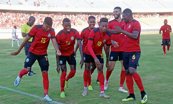 MAMBAS EM FESTEJO.jpg