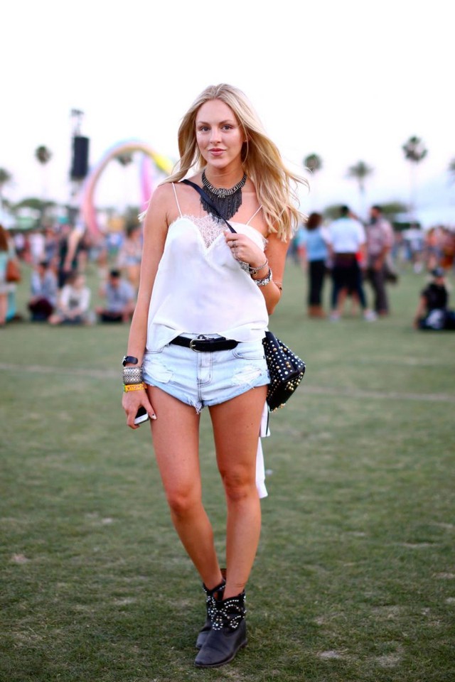 hbz-coachella-street-style-day3-01-lg.jpg