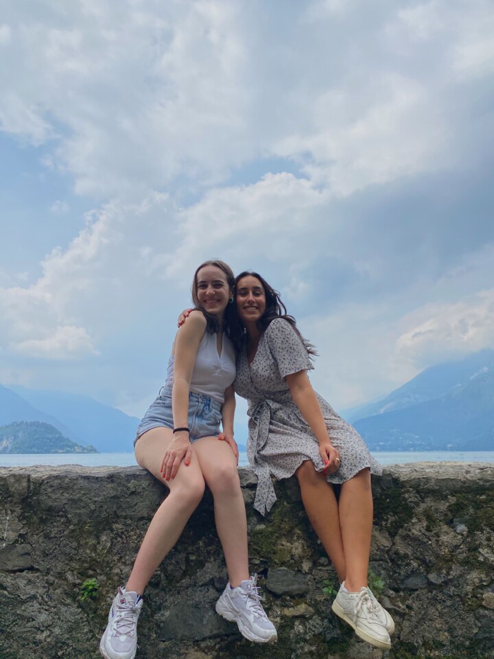 Eu e uma amiga em Varenna.jpeg