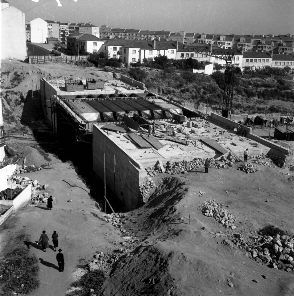 Viaduto da avenida General Roçadas em construçã
