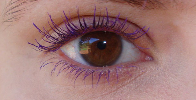 mascara de pestanas purpura.jpg