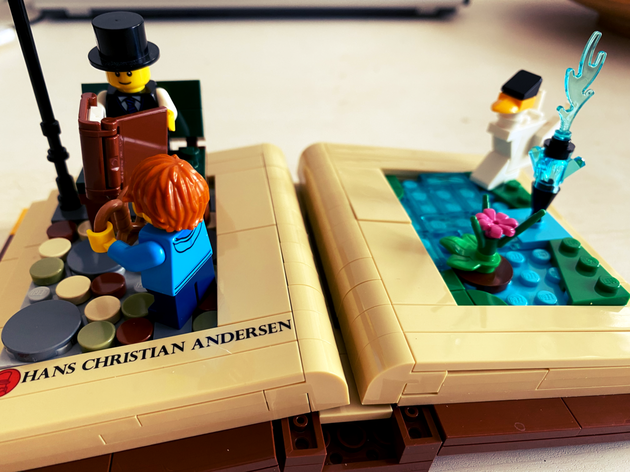 hans-cristian-andersen-lego-mar-maio.png