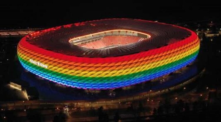 Arena de Munique colorida