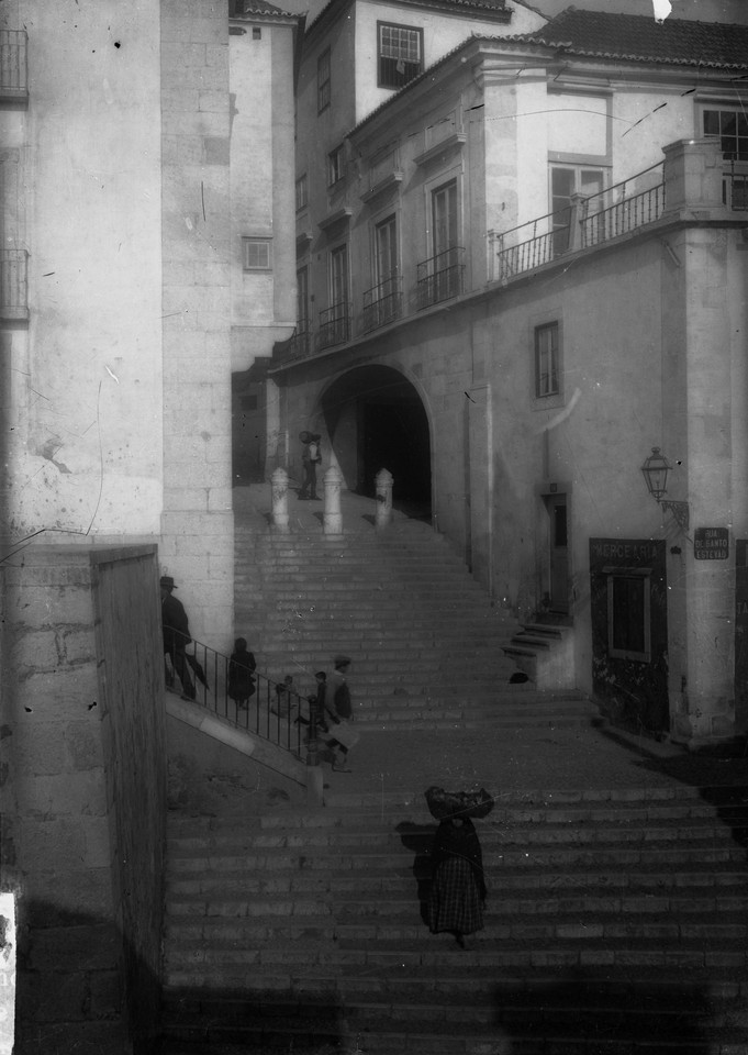 Escadinhas de Santo Estêvão, Palácio Azevedo Co