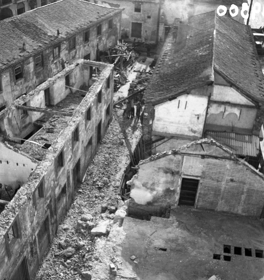 Obras de demolição, 1953, foto de Judah Benoliel
