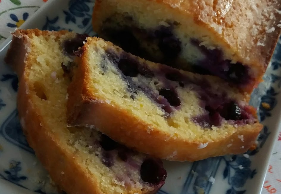 bolo de limão e mirtilos.jpg