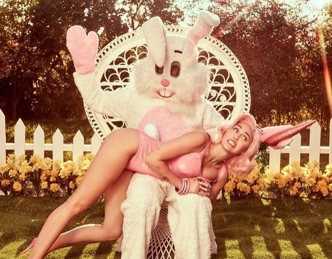 miley-vogue-shoot.jpg miley-vogue-shoot.jpg