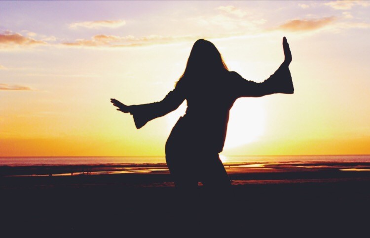 dança das cadeiras.jpeg