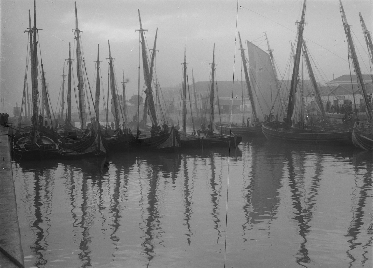 Fragatas na doca da Alfândega, 1912, foto de Josh Fragatas na doca da Alfândega, 1912, foto de Josh