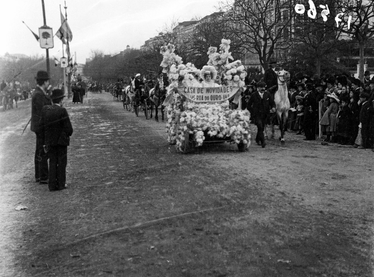 Desfile carnavalesco.jpg