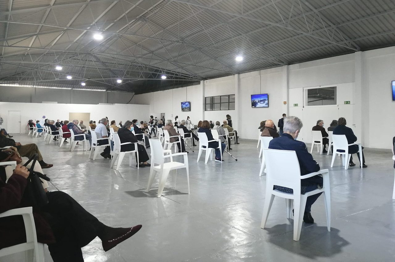 sala da meia-hora de espera, após a vacina.