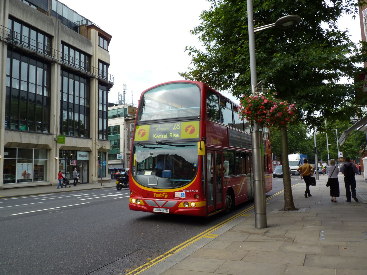 Londres-Kensington High Street (2999).JPG