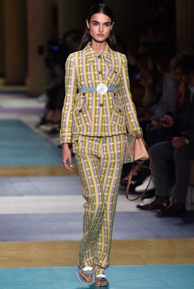 miu-miu-desfile-primavera-verao-2017 (8).jpg