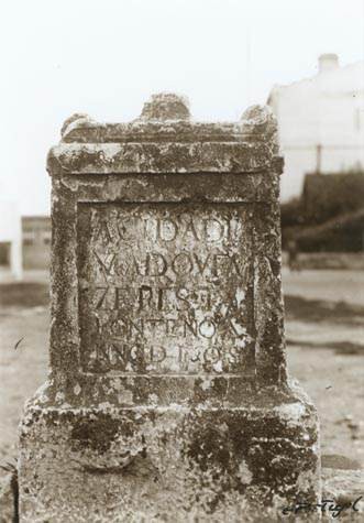 Lápide da Ponte Velha de Algés, lado norte.jpg