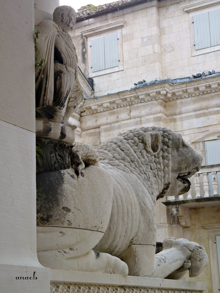 Croácia-Split-leão à entrada da Torre do Sino.j